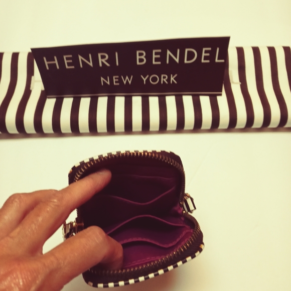 ❤️Henri Bendel Striped and Slim Credit Card and Money Wrislet❤️ - Picture 7 of 9